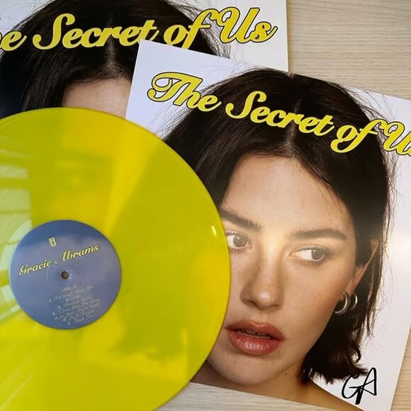 NEW Gracie Abrams The Secret of Us Signed Yellow Vinyl - Picture 2 of 2